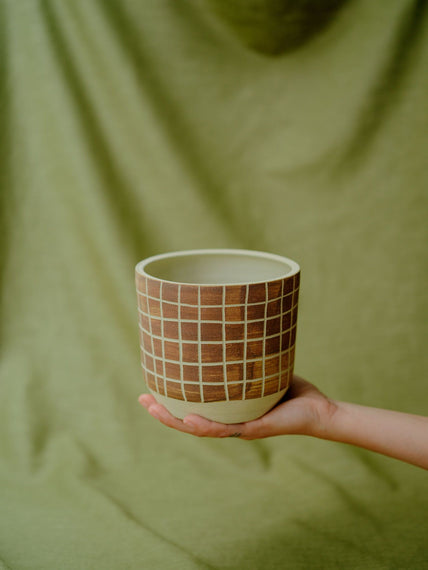 Obal na květináč s hnědými kostkami Ø 14 cm